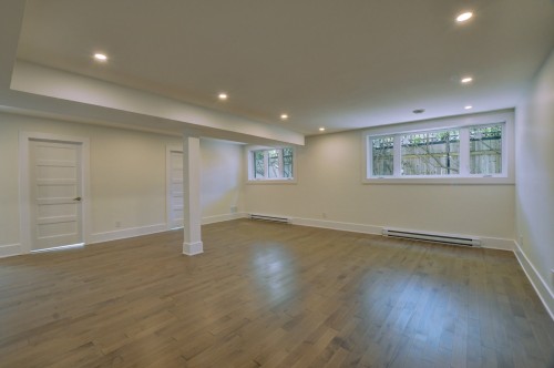 Salle de jeux - 2540 Rue Stevens, Montréal (Saint-Laurent), QC 