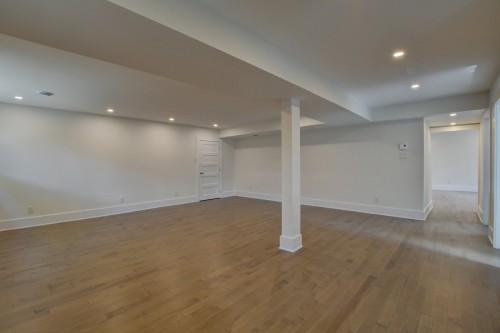 Salle de jeux - 2540 Rue Stevens, Montréal (Saint-Laurent), QC 