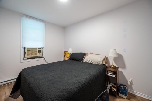 Master Bedroom - 5585-5583  - 5585 Rue Hadley, Montréal (Le Sud-Ouest), QC - Indoor Photo Showing Bedroom