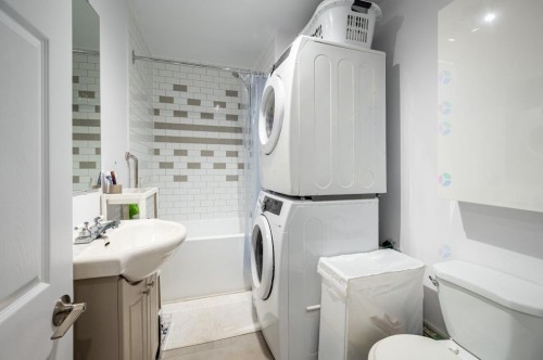 Bathroom - 5585-5583  - 5585 Rue Hadley, Montréal (Le Sud-Ouest), QC - Indoor Photo Showing Laundry Room