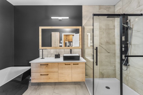 Salle de bains - 101-289 Rue Principale, Saint-Donat, QC 