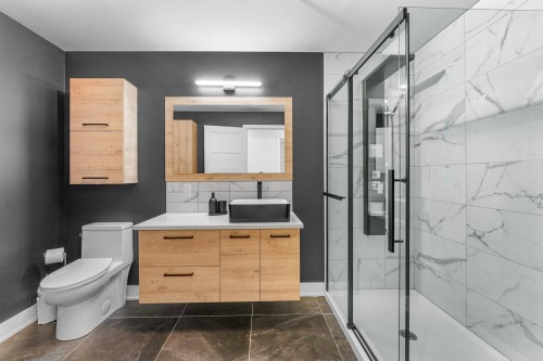 Salle de bains - 101-289 Rue Principale, Saint-Donat, QC 