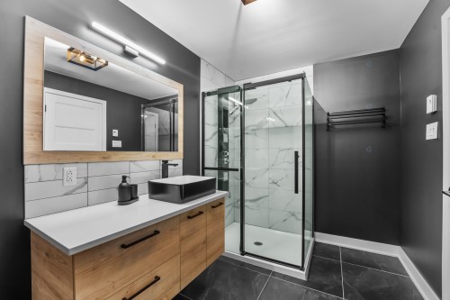 Salle de bains - 101-289 Rue Principale, Saint-Donat, QC 