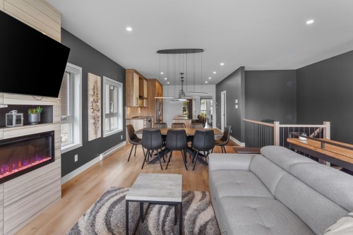Salon - 101-289 Rue Principale, Saint-Donat, QC 