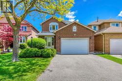 396 LAURENTIAN AVENUE  Mississauga, ON L4Z 2J3