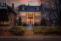 60 INDIAN GROVE Toronto, ON M6R 2Y3