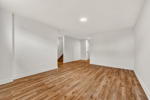 Salle familiale - 128 Rue Angélique-Gazaille, Otterburn Park, QC 