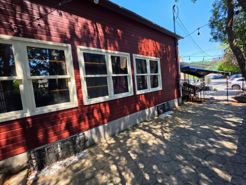 Terrasse - 11 Av. De La Gare, Saint-Sauveur, QC 