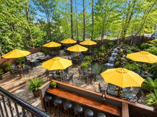 Terrasse - 11 Av. De La Gare, Saint-Sauveur, QC 