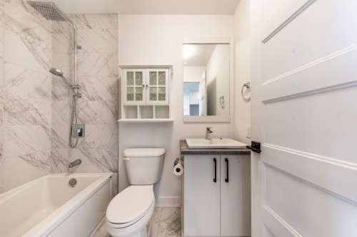 Salle de bains - 5285 Boul. Westley, Longueuil (Saint-Hubert), QC 