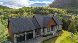 1169 Crois. de la Sablière  Sainte-Adèle, QC J8B 0G7