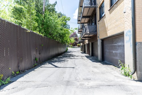 Stationnement - 67 Av. Pardo, Pointe-Claire, QC 