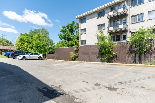 Stationnement - 67 Av. Pardo, Pointe-Claire, QC 