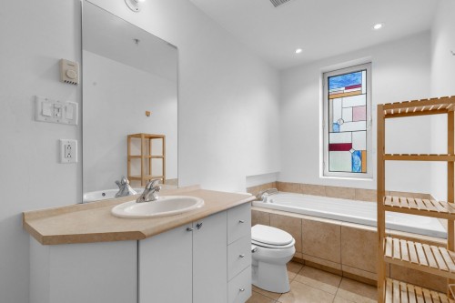 Salle de bains attenante à la CCP - 401-4410 Ch. De La Côte-Des-Neiges, Westmount, QC 