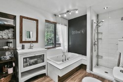 Salle de bains attenante à la CCP - 
