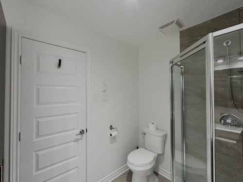 Salle de bains attenante à la CCP - 301-110 Rue Du Bruant, Terrebonne (Lachenaie), QC 