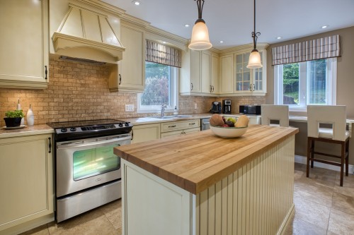 Cuisine - 702 Rue Des Pierrailles, Sainte-Adèle, QC - Indoor Photo Showing Kitchen With Upgraded Kitchen