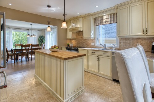 Cuisine - 702 Rue Des Pierrailles, Sainte-Adèle, QC - Indoor Photo Showing Kitchen With Double Sink