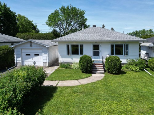 Façade - 38 Rue Giguère, Laval (Sainte-Rose), QC 