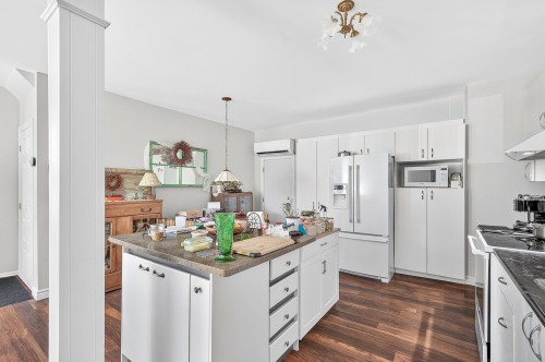 Logement - 1340  - 1344 Rue De La Pointe-Aux-Lièvres, Québec (La Cité-Limoilou), QC - Indoor Photo Showing Kitchen