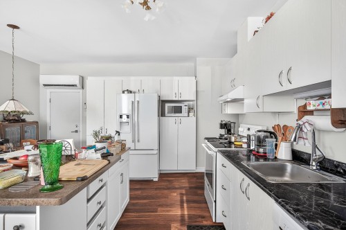 Logement - 1340  - 1344 Rue De La Pointe-Aux-Lièvres, Québec (La Cité-Limoilou), QC - Indoor Photo Showing Kitchen