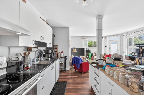 Logement - 1340  - 1344 Rue De La Pointe-Aux-Lièvres, Québec (La Cité-Limoilou), QC - Indoor Photo Showing Kitchen