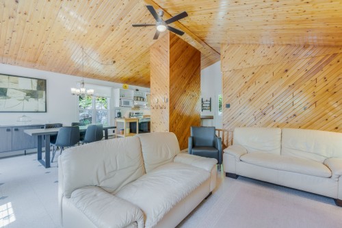 Salon - 358 Ch. Lapierre, Stratford, QC - Indoor Photo Showing Living Room