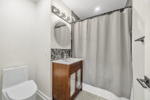 Salle de bains - 295 Rue Sherbrooke, Sainte-Thérèse, QC 