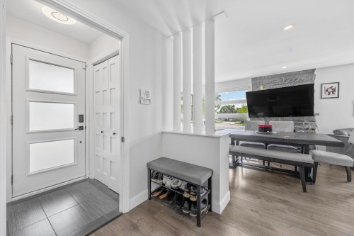 Hall d'entrée/Vestibule - 295 Rue Sherbrooke, Sainte-Thérèse, QC 