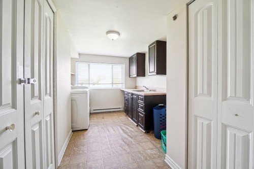 Salle de lavage - 65 Rue Ste-Anne, L'Épiphanie, QC 