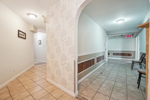 Corridor - 65 Rue Ste-Anne, L'Épiphanie, QC 