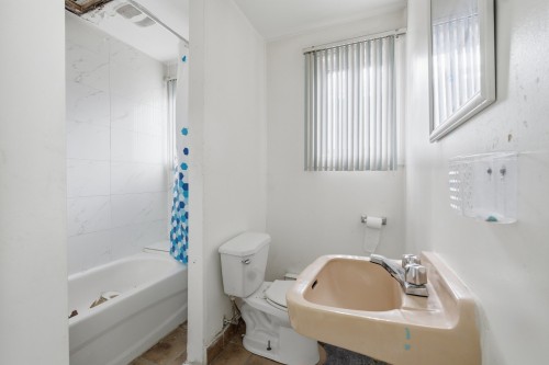 Bathroom - 490  - 496 90E Avenue, Montréal (Lasalle), QC - Indoor Photo Showing Bathroom