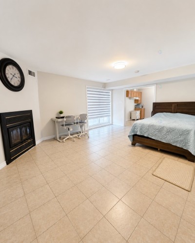 Family Room - 9618 Rue De St-Firmin, Montréal (Ahuntsic-Cartierville), QC 