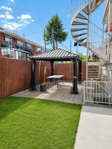 Courtyard - 9618 Rue De St-Firmin, Montréal (Ahuntsic-Cartierville), QC 