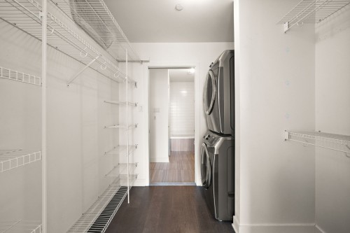 Closet - 303-1400 Rue Lucien-Paiement, Laval (Laval-Des-Rapides), QC 