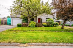 1663 Freeman Ave Saanich, BC V8P 1P5