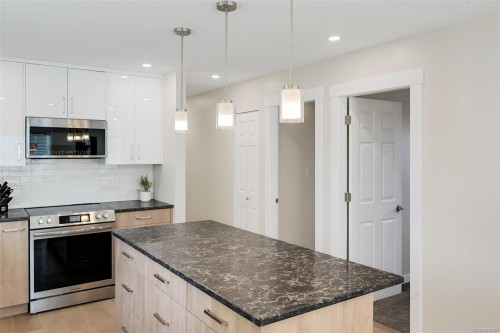 9598 Epco Dr, Sidney, BC 