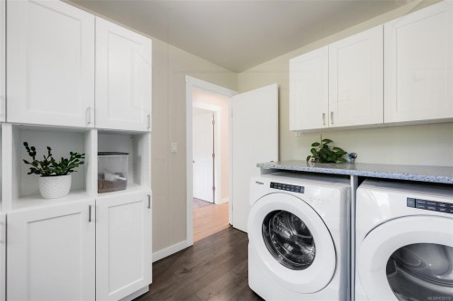 9598 Epco Dr, Sidney, BC 