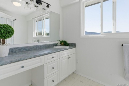 6329 Westlock Rd, Duncan, BC 