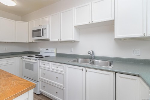 #13-1043 Caledonia Ave, Victoria, BC 