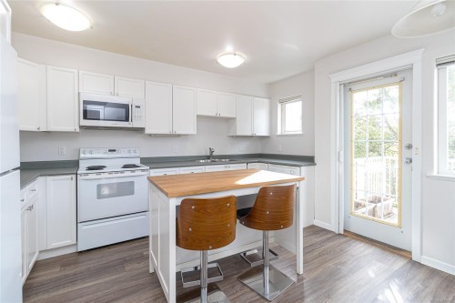 #13-1043 Caledonia Ave, Victoria, BC 