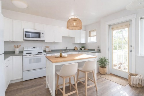 #13-1043 Caledonia Ave, Victoria, BC 