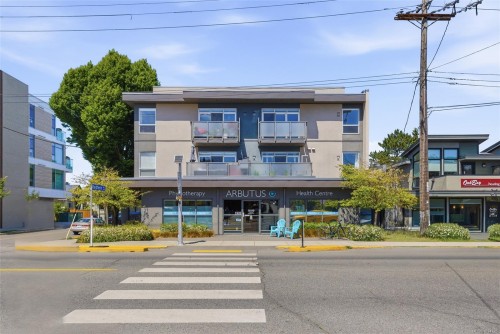#303-1515 Redfern St  Victoria, BC V8R 4X3