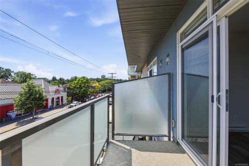 #303-1515 Redfern St, Victoria, BC - Outdoor With Balcony With Exterior