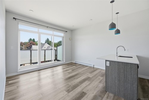 #303-1515 Redfern St, Victoria, BC - Indoor