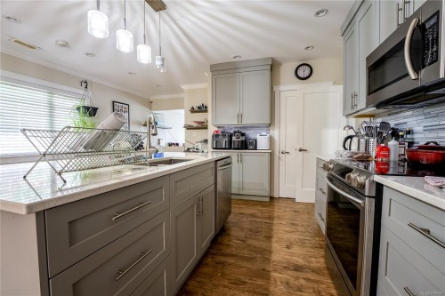 1661 Freeman Ave, Saanich, BC 