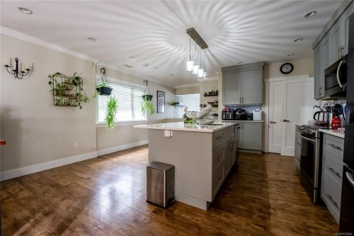 1661 Freeman Ave, Saanich, BC 