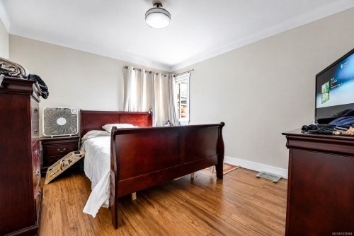 1661 Freeman Ave, Saanich, BC 