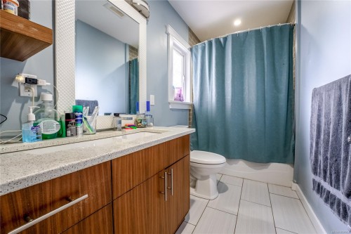 1661 Freeman Ave, Saanich, BC 