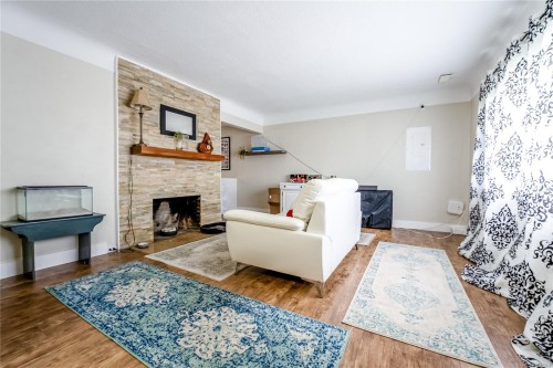 1661 Freeman Ave, Saanich, BC 